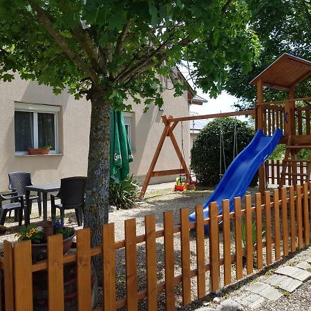 Borostyánkert Étterem&Vendégház Sitke Extérieur photo