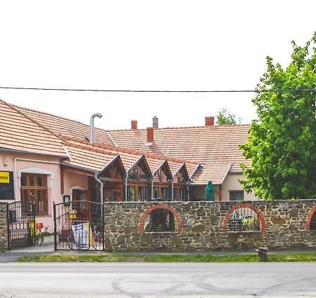 Borostyánkert Étterem&Vendégház Sitke Extérieur photo