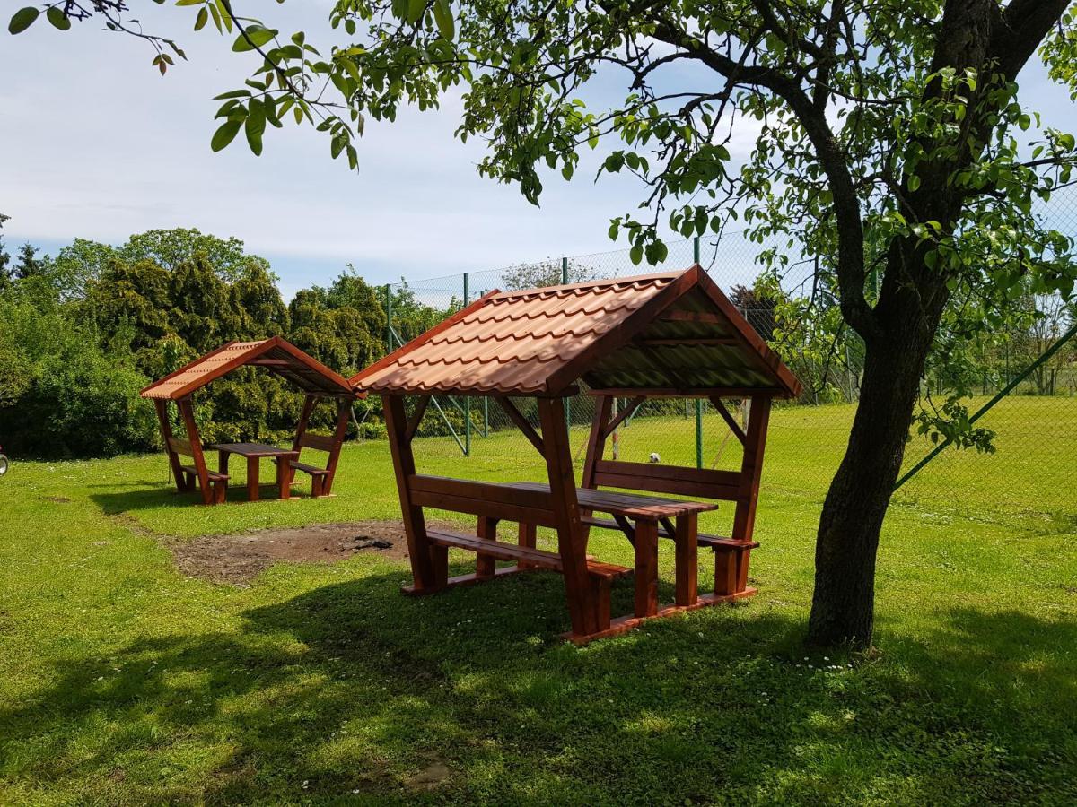 Borostyánkert Étterem&Vendégház Sitke Extérieur photo