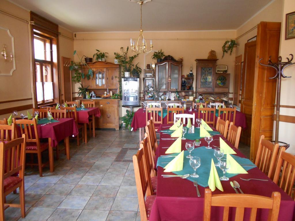 Borostyánkert Étterem&Vendégház Sitke Extérieur photo