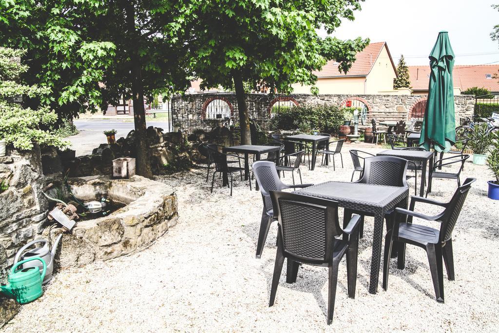 Borostyánkert Étterem&Vendégház Sitke Extérieur photo